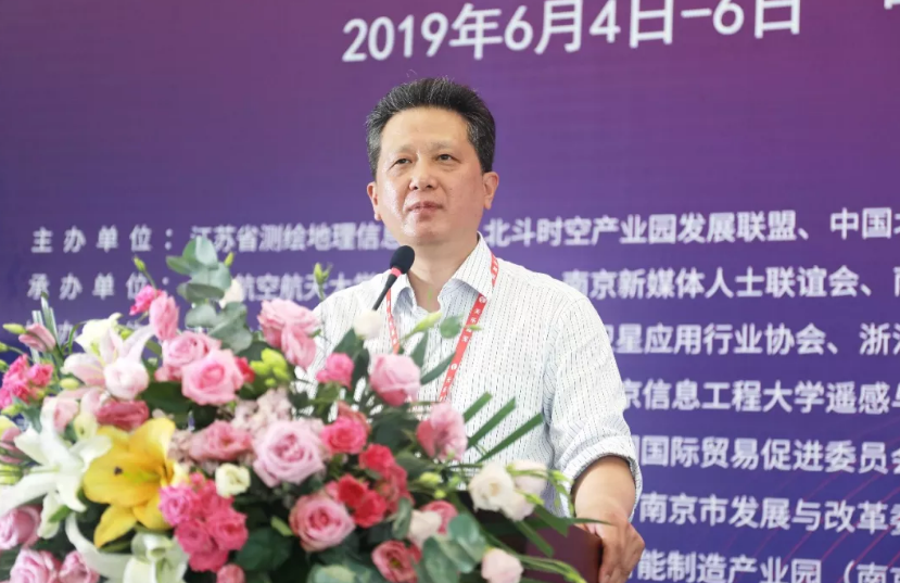 江蘇自媒體聯(lián)盟理事長(zhǎng) 1831大數(shù)據(jù)創(chuàng)始人何春銀 江蘇自媒體聯(lián)盟理事長(zhǎng) 1831大數(shù)據(jù)創(chuàng)始人何春銀